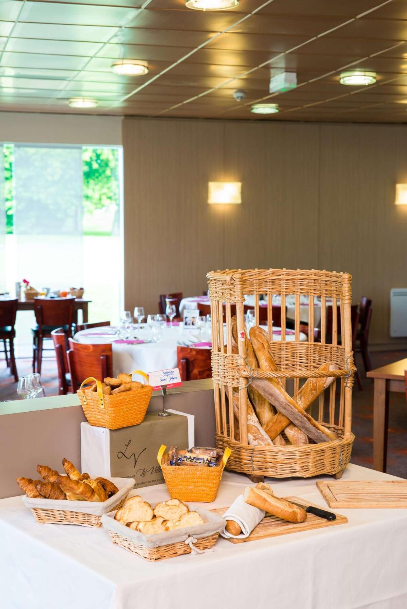 Brit Hotel Rennes St Gregoire - Le Villeneuve Saint-Grégoire Buitenkant foto